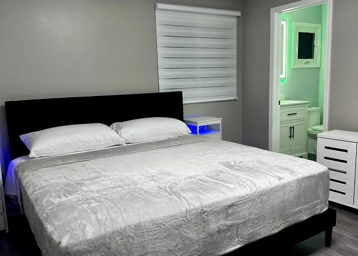 5 Star Luxury Near Chicago O'hare *