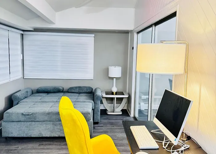 5 Star Luxury Near Chicago O'hare *